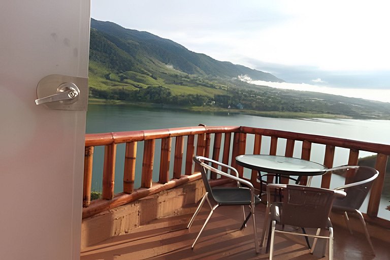 Cabaña junto al lago en un entorno natural ideal para disfru