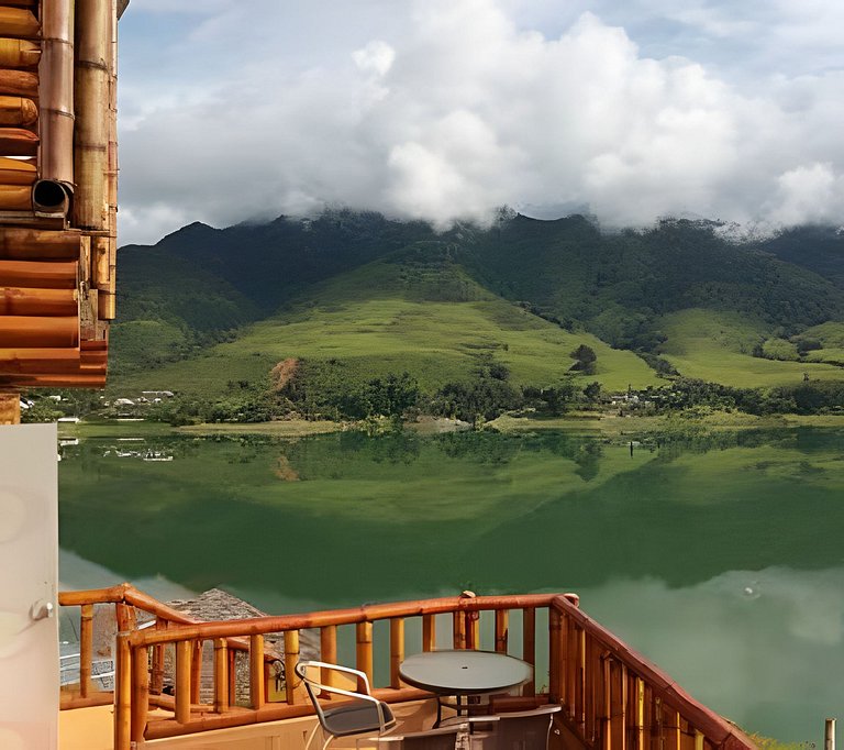 Cabaña junto al lago en un entorno natural ideal para disfru