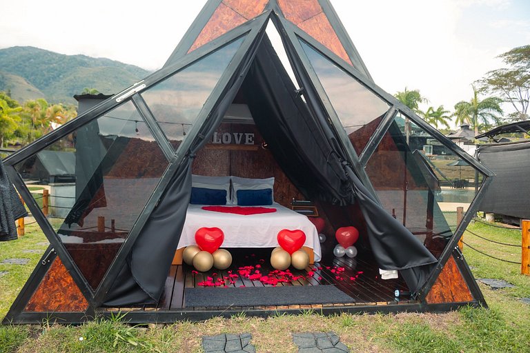 Luxury Lakeside Glamping