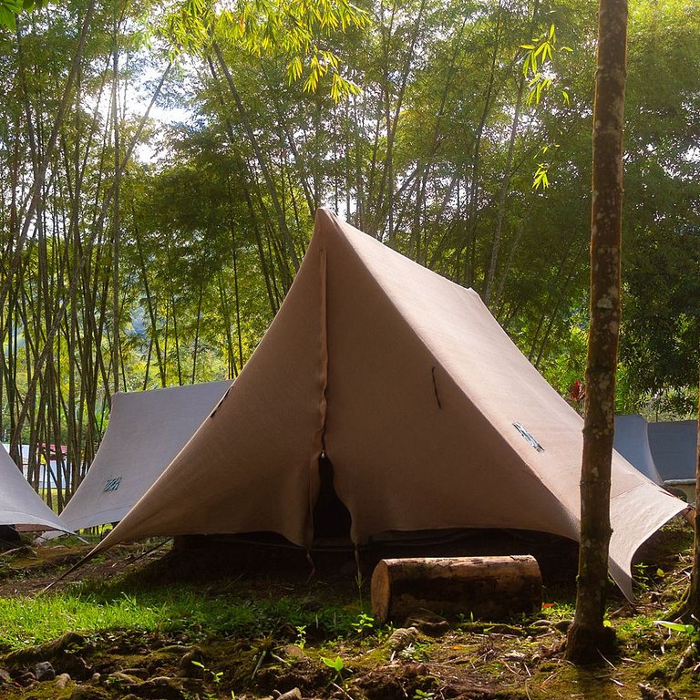 Desconéctate y Relájate,Camping de Lujo en el Lago