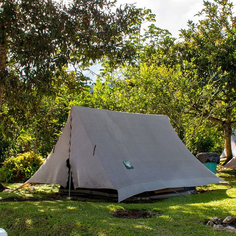 Camping Élite: Naturaleza y Confort