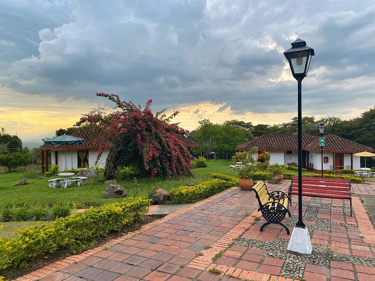 Hotel Piedemonte: Aventura y Relax en el Valle