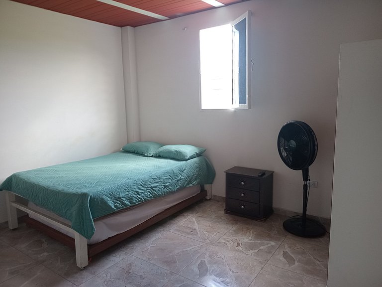 Acogedora habitación en el corazón de Santa Elena