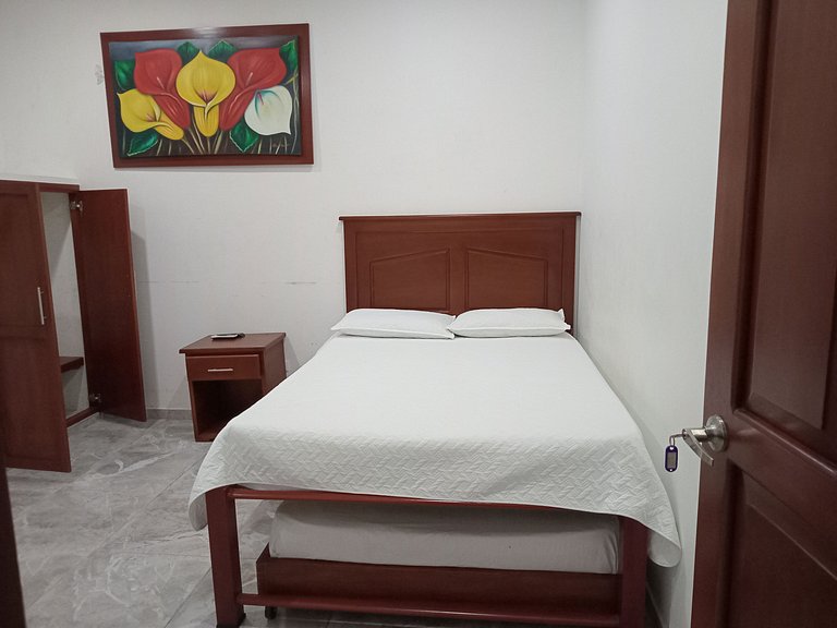 Cozy Room in the Heart of Santa Elena