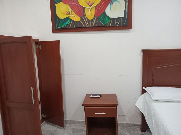 Acogedora habitación en el corazón de Santa Elena