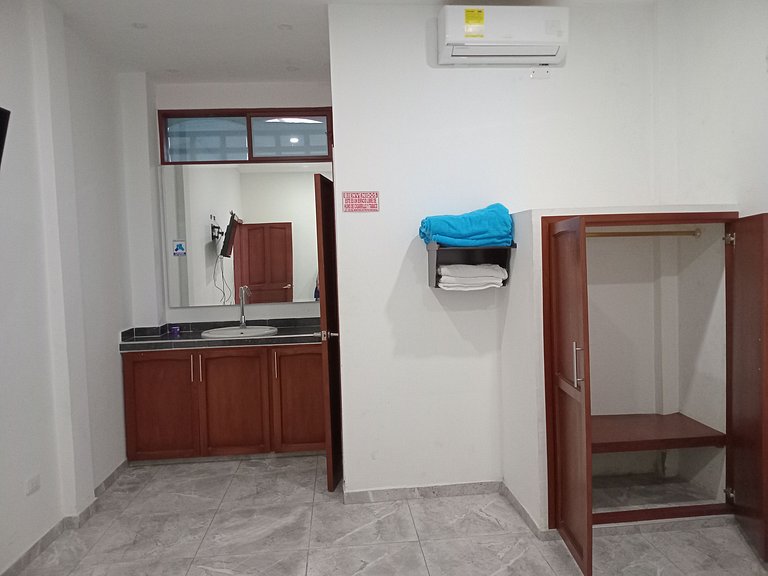 Cozy Room in the Heart of Santa Elena