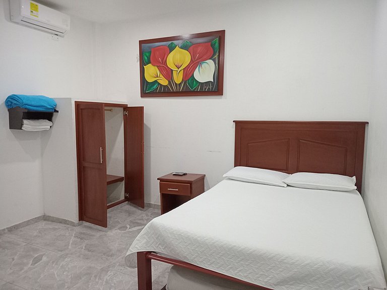 Cozy Room in the Heart of Santa Elena