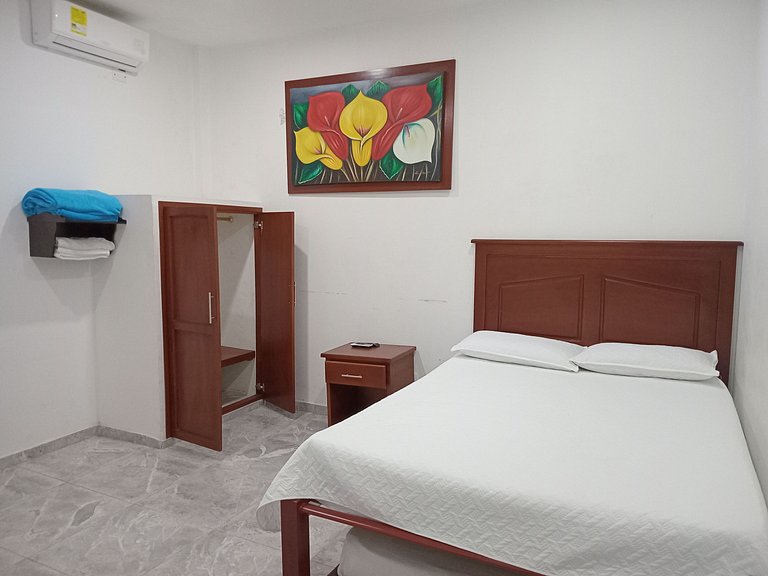 Cozy Room in the Heart of Santa Elena
