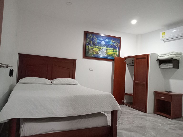 Cozy Room in the Heart of Santa Elena