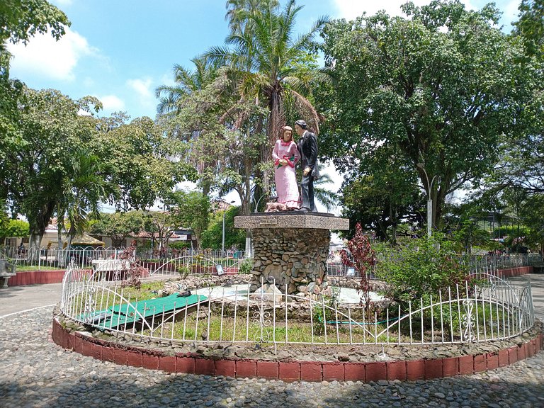 Cozy Room in the Heart of Santa Elena